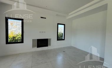 Casa 4 ambientes con pileta a estrenar en venta - Greenville Polo Resort