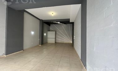 Local en Venta en Villa Dominico a 
