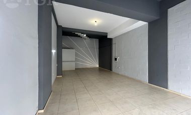 Local en Venta en Villa Dominico a 