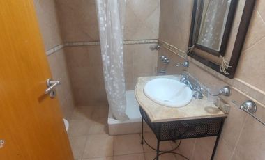 Monoambiente con balcón en alquiler Morón