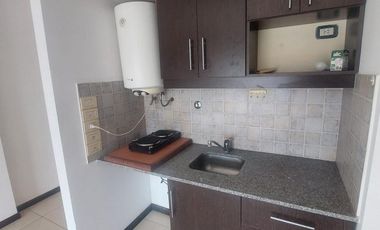 Monoambiente con balcón en alquiler Morón