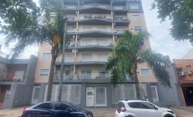 Monoambiente con balcón en alquiler Morón