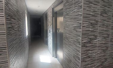 Monoambiente con balcón en alquiler Morón