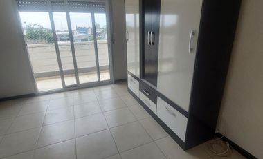 Monoambiente con balcón en alquiler Morón