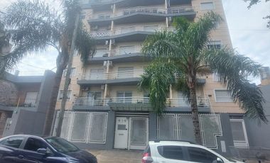 Monoambiente con balcón en alquiler Morón
