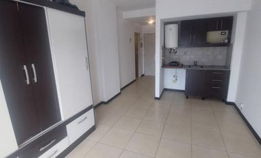 Monoambiente con balcón en alquiler Morón