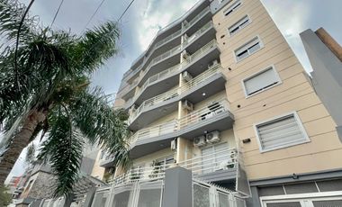 Monoambiente con balcón en Morón