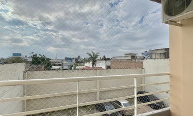 Monoambiente con balcón en Morón