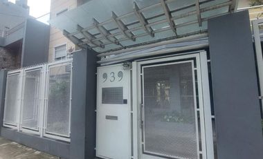 Monoambiente con balcón en alquiler Morón