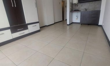 Monoambiente con balcón en alquiler Morón