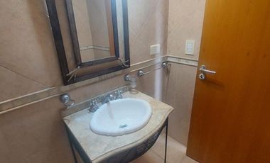 Monoambiente con balcón en alquiler Morón