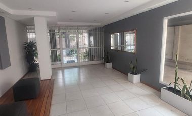 Monoambiente con balcón en alquiler Morón