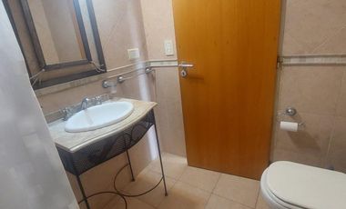 Monoambiente con balcón en alquiler Morón