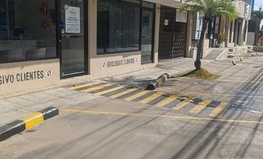 LOCAL EN RENTA, FRENTE A PLAZA CRYSTAL