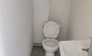 LOCAL EN RENTA, FRENTE A PLAZA CRYSTAL