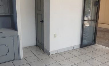 LOCAL EN RENTA, FRENTE A PLAZA CRYSTAL