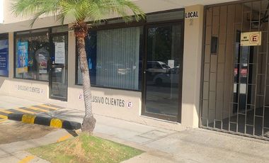 LOCAL EN RENTA, FRENTE A PLAZA CRYSTAL