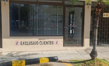 LOCAL EN RENTA, FRENTE A PLAZA CRYSTAL