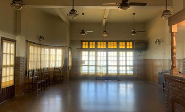 Local en  Avenida Rolón a metros de la estación