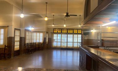 Local en  Avenida Rolón a metros de la estación