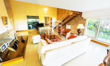 Casa en venta Rosario Alberdi, vista al Rio.