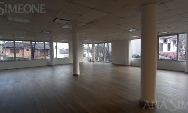 Excelentes oficinas sobre Colectora Panamericana, son 337M2 1° PISO al fte.