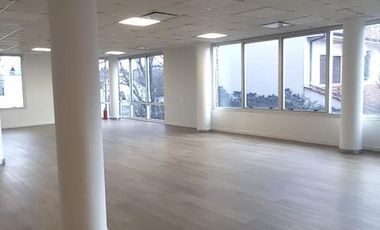 Excelentes oficinas sobre Colectora Panamericana, son 337M2 1° PISO al fte.