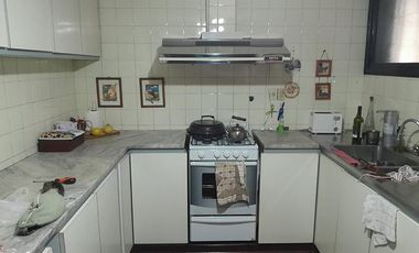 EXCELENTE CHALET DE GRAN CATEGORÍA A 2 CUADRAS DEL CENTRO