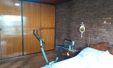 EXCELENTE CHALET DE GRAN CATEGORÍA A 2 CUADRAS DEL CENTRO