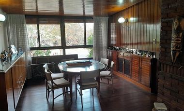 EXCELENTE CHALET DE GRAN CATEGORÍA A 2 CUADRAS DEL CENTRO