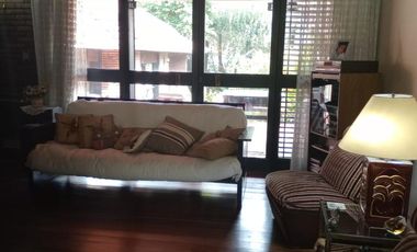 EXCELENTE CHALET DE GRAN CATEGORÍA A 2 CUADRAS DEL CENTRO