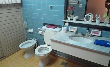 EXCELENTE CHALET DE GRAN CATEGORÍA A 2 CUADRAS DEL CENTRO