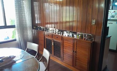 EXCELENTE CHALET DE GRAN CATEGORÍA A 2 CUADRAS DEL CENTRO
