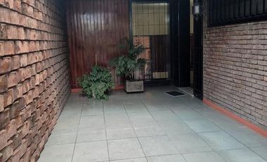 EXCELENTE CHALET DE GRAN CATEGORÍA A 2 CUADRAS DEL CENTRO
