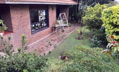 EXCELENTE CHALET DE GRAN CATEGORÍA A 2 CUADRAS DEL CENTRO