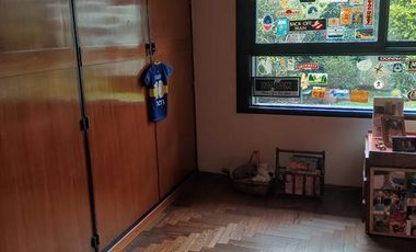 EXCELENTE CHALET DE GRAN CATEGORÍA A 2 CUADRAS DEL CENTRO