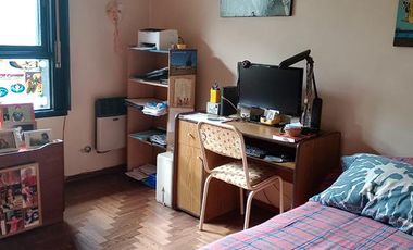 EXCELENTE CHALET DE GRAN CATEGORÍA A 2 CUADRAS DEL CENTRO