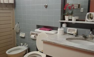 EXCELENTE CHALET DE GRAN CATEGORÍA A 2 CUADRAS DEL CENTRO