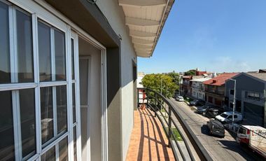 Departamento de tres ambientes en Alquiler en Villa Dominico