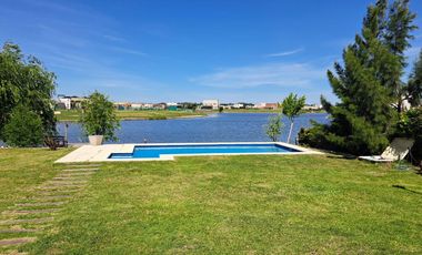 Alquiler Casa en San Sebastian Area 8 Cod 875