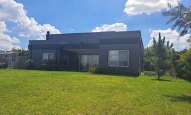 Alquiler Casa en San Sebastian Area 8 Cod 875