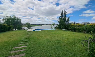 Alquiler Casa en San Sebastian Area 8 Cod 875