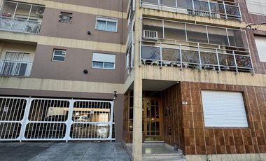 Departamento en  Pb con 2 patios y cochera