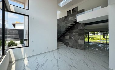 Residencia de Lujo Frente Al Campo de Golf en Paraíso Country Club