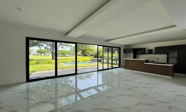 Residencia de Lujo Frente Al Campo de Golf en Paraíso Country Club