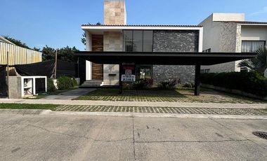 Residencia de Lujo Frente Al Campo de Golf en Paraíso Country Club