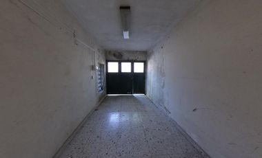 Chalet sobre amplio lote de 10 x 39 en Banfield Este