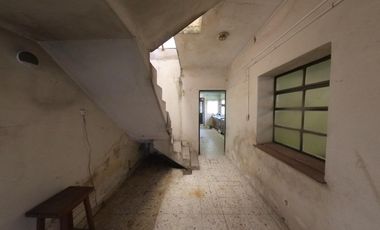 Chalet sobre amplio lote de 10 x 39 en Banfield Este