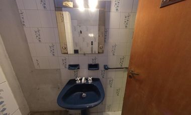 Chalet sobre amplio lote de 10 x 39 en Banfield Este