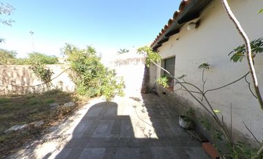 Chalet sobre amplio lote de 10 x 39 en Banfield Este
